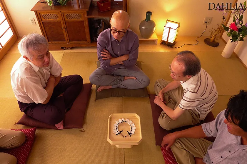 町内会強引指名人妻性奉仕メイド 小沢菜穂