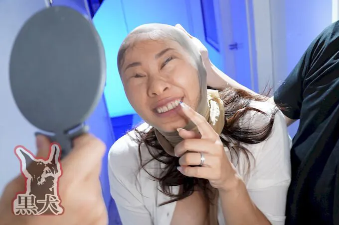 衝撃！こんな美女が！？パンスト変顔で顔面崩壊！？