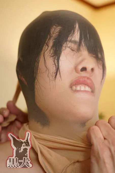 衝撃！こんな美女が！？パンスト変顔で顔面崩壊！？