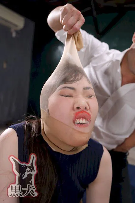 衝撃！こんな美女が！？パンスト変顔で顔面崩壊！？