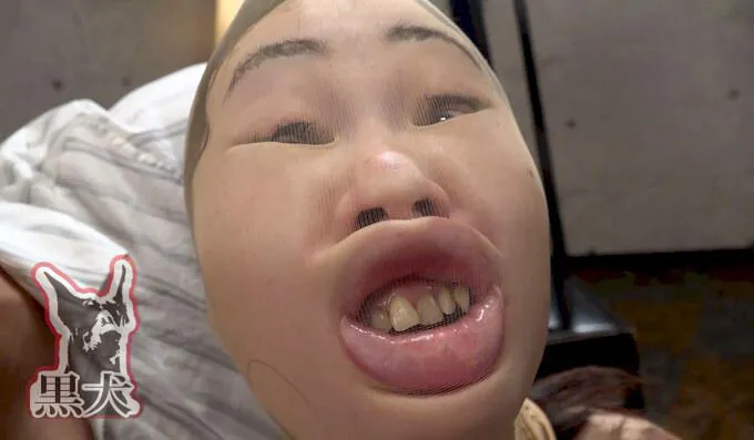 衝撃！こんな美女が！？パンスト変顔で顔面崩壊！？