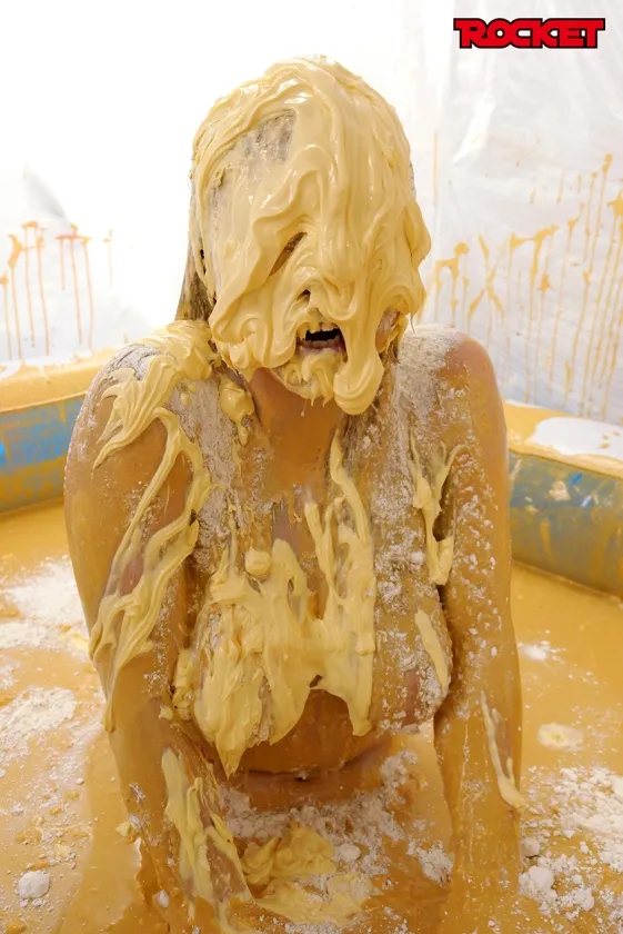 ROCKET18周年記念作品 どろんこプールにドボン！ウェット＆メッシー(WAM)人間クレーンゲーム ～ボディペイントで巨大クレーンゲームのアームになって景品ゲットだぜ！～ 幾野まち 赤城穂波 祈山愛 横山夏希