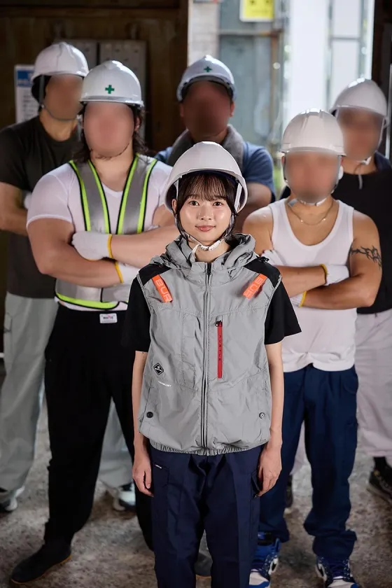 【パワハラ輪姦レイプ】ピストンバイブ解体女子 実習 という名のシゴキにもめげずに男社会で解体工を目指す純朴研修生に密着 運搬作業編