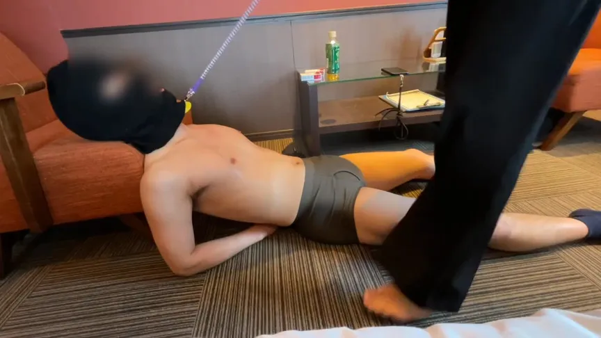 男好きスイミングインストラクターはるひ様のじっくりM男観察