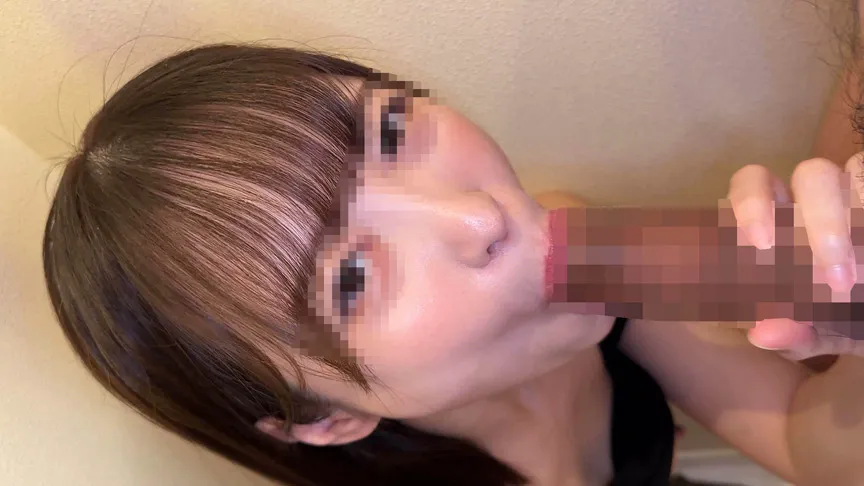 【トイレ連れ込みフェラ／個人撮影】Yちゃん（26）