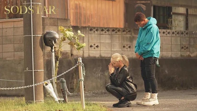 離婚したてのぼくが大型バイクにまたがるギャルライダーとツーリングで運命的に出会い 彼女が営む海沿いの民宿でたらふくご馳走になって一晩中なまハメしまくって12回射精した 夏目響