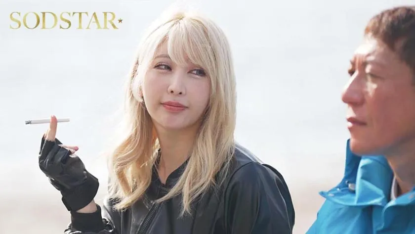 離婚したてのぼくが大型バイクにまたがるギャルライダーとツーリングで運命的に出会い 彼女が営む海沿いの民宿でたらふくご馳走になって一晩中なまハメしまくって12回射精した 夏目響