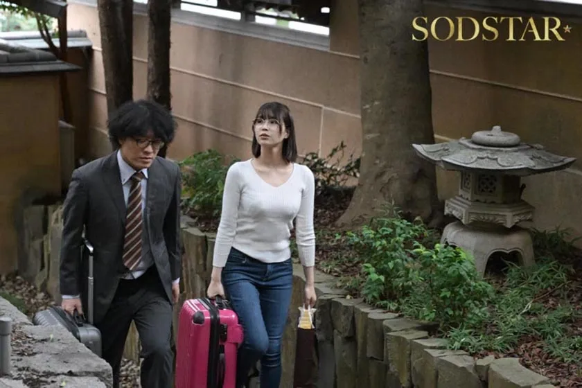 実家に嫁いできた奥さんは俺の家族が男クサさ抜群の性癖ど真ん中だったらしく、家族に忍んで全員とハメまくる絶倫人妻だったのでガテン系一家ファミリークラッシュ！ 唯井まひろ