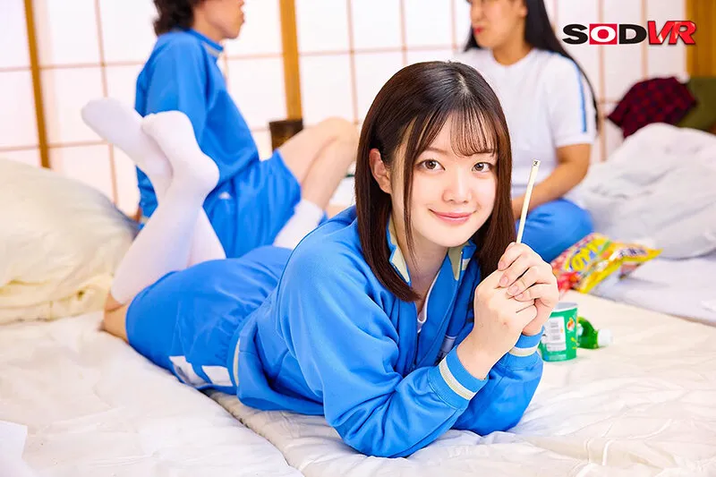 【VR】修学旅行で片想いのあの子と王様ゲーム 見回りが来たので一緒に布団に飛び込んだら… 橋本りこ