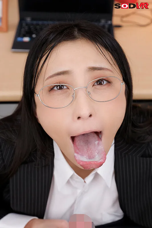 【神納花】【VR】総務部の地味なお局さんは結婚したばかりの僕にエロすぎる長い舌を絡ませて突然のキス。エロさに負けて社内不倫をしてしまった。