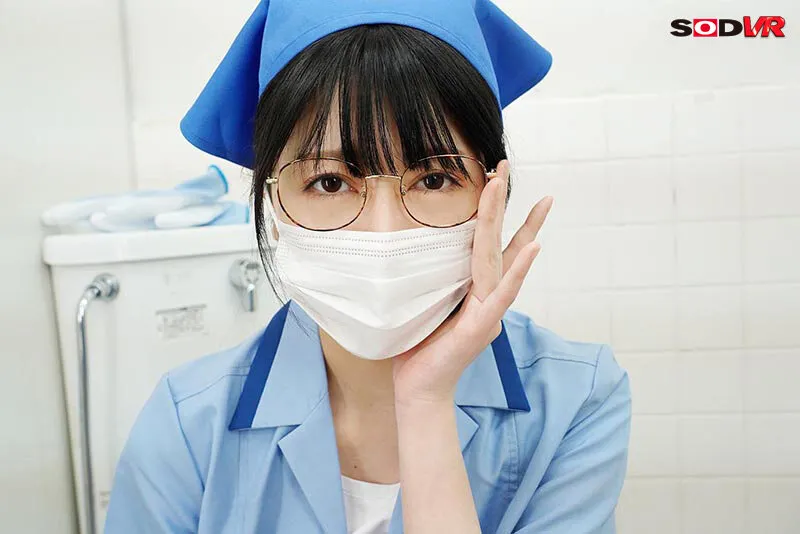 【森日向子】【VR】陰キャな女性清掃員が男性用トイレで股間を凝視。つい勃起してしまいチャックが閉まらず慌てていたら痴女化してヌイてくれた。