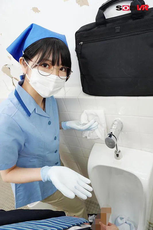 【森日向子】【VR】陰キャな女性清掃員が男性用トイレで股間を凝視。つい勃起してしまいチャックが閉まらず慌てていたら痴女化してヌイてくれた。