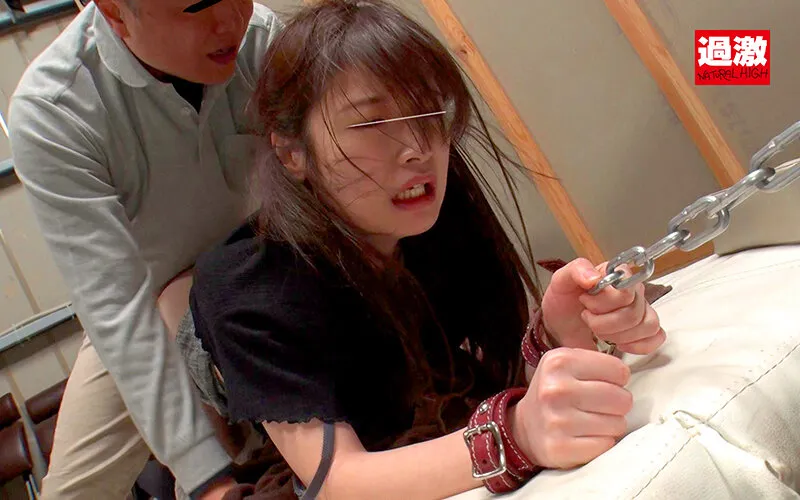 拘束スローピストンレイプ4 ゆっくり生チ○ポを挿し込み中出しまでの反応を楽しむ鬼畜オヤジに犯された女 色白女子大生