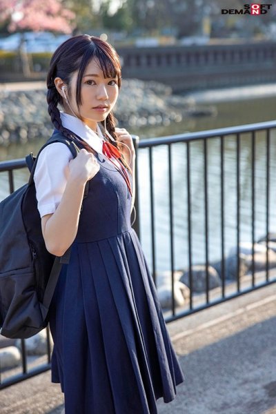 メイド喫茶でアルバイト中。イラストを描くのが趣味。彼氏募集中。楠あすな SOD専属AVデビュー