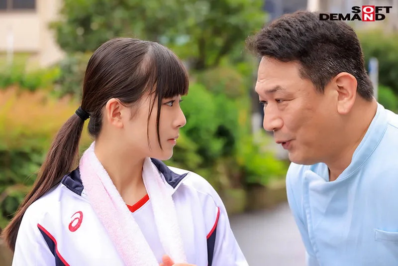 【JKエロマッサージ乱交中出し】ロリコン整体師が部活帰りの少女の疲れた体を全身指圧マッサージ 性器に触れられた少女の敏感ボディはたまらず小刻みに震え失禁アクメ 三葉せり