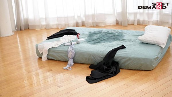 SOD女子社員 総務で働くハケンの佐々木さん26歳は落ち着いた性格でエロに興味なんて無さそうなのに、実は4年前SODに新卒入社しようとするも両親の了承を得ることができず断念した生粋のAV好き？らしい… そんな彼女がどんなSEXをするか…佐々木夏菜