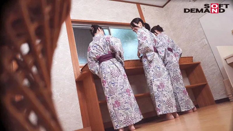 【白河花清 高嶋桜 望月瞳】本物人妻レーベルからデビューした奥様たちが1本限りの同窓会 本物人妻3人が豪華共演！旦那に内緒の温泉旅行で酒池肉林の大乱交