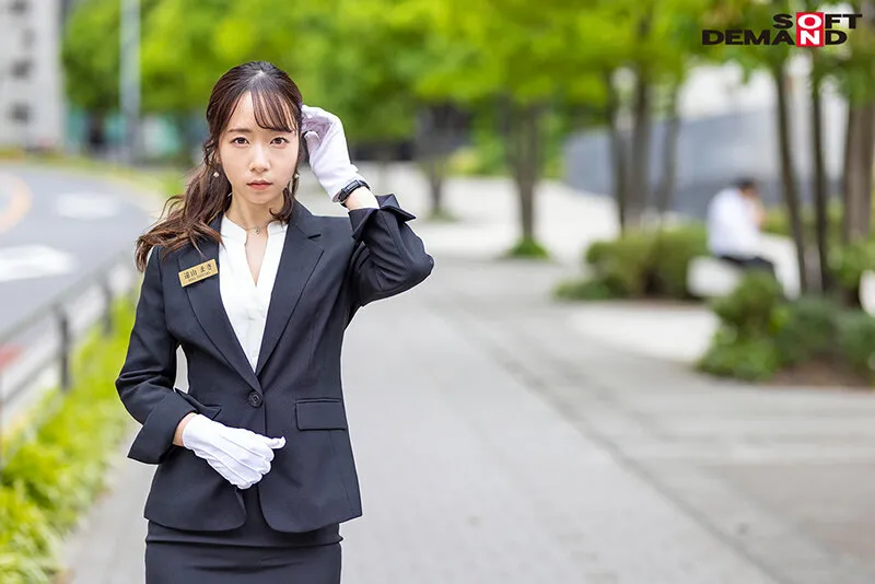 スーツを脱いだらメス丸出し。アクメまでがチョロい早漏デカ尻ヤリマン姉さん。 東京都新宿区■■百貨店・宝石販売員 出し尽くすまで潮を吹く遠山まきさん（仮名・28歳）仕事終わりに1週間密着AVデビュー