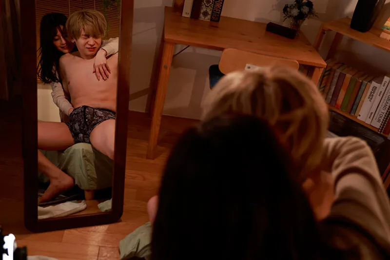 【向理来×優梨まいな】鏡の中は従順