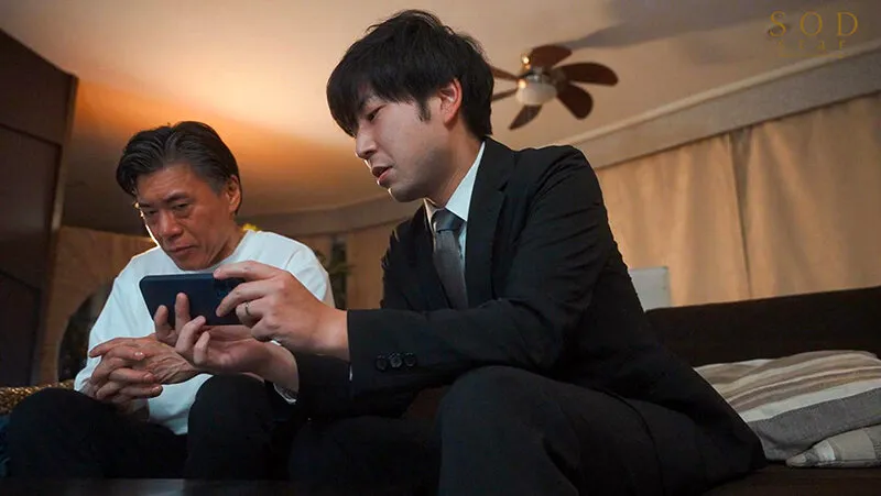 「僕は、妻がレ×プされている所が見たい。」旦那が仕込んだ絶倫マッサージ師に強制的にイカされ犯される姿を盗撮された美人妻。 紗倉まな