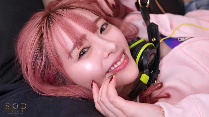 【夏といえば水着！SODstar全員ビキニ祭】終電逃したフェス帰りギャルを泊めてあげたら「お礼はカラダで（ハート）」と夜から朝まで何度もヌキまくってくれた！ 小倉由菜