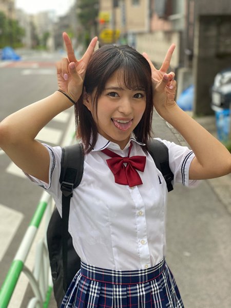 【渚みつき】愛嬌精飲 美味しそうにザーメンをごっくんする絶対美少女と露出お散歩