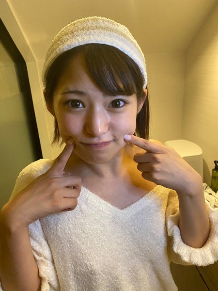 【渚みつき】愛嬌精飲 美味しそうにザーメンをごっくんする絶対美少女と露出お散歩