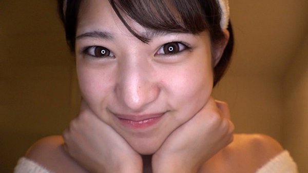 【渚みつき】愛嬌精飲 美味しそうにザーメンをごっくんする絶対美少女と露出お散歩