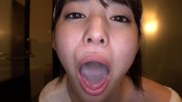 【渚みつき】愛嬌精飲 美味しそうにザーメンをごっくんする絶対美少女と露出お散歩