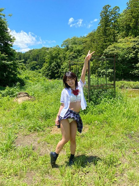 【渚みつき】愛嬌精飲 美味しそうにザーメンをごっくんする絶対美少女と露出お散歩