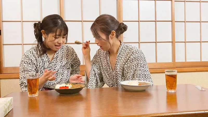 【佐伯由美香 野咲美桜】長舌レズ露出 ベロを絡ませ唾液だらだら接吻デート