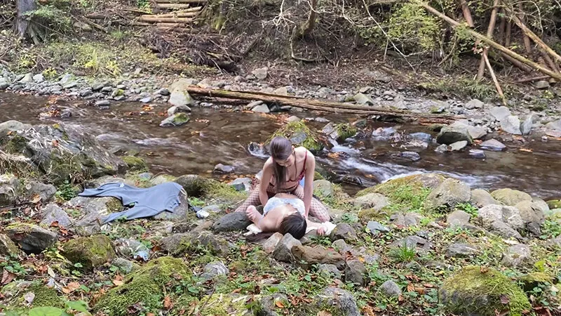 【佐伯由美香 野咲美桜】長舌レズ露出 ベロを絡ませ唾液だらだら接吻デート