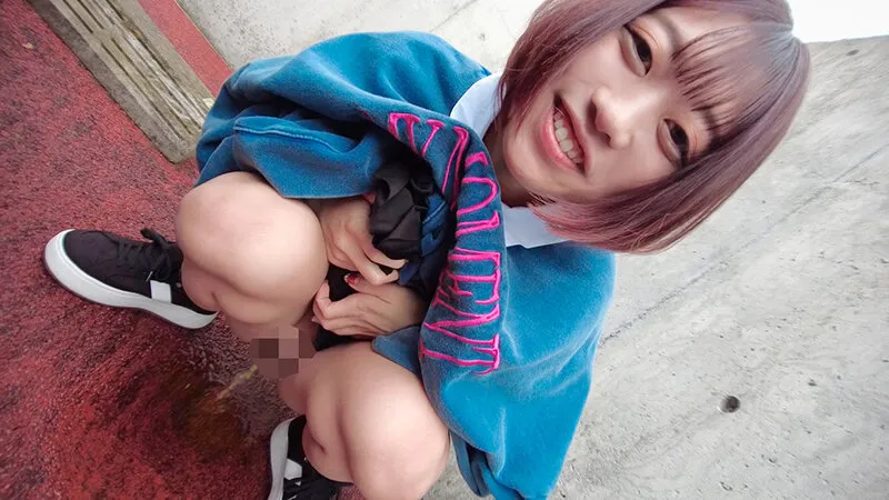 【奈築りお】放尿露出 露出した場所に記録を残すお漏らしマーキングデート りお（24）