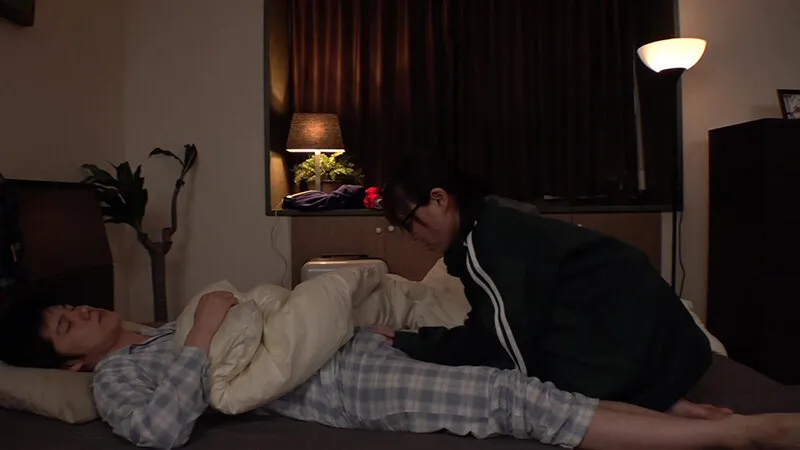 引きこもりで陰キャなくせに巨乳で可愛いウチの姉ちゃんは僕のチ●ポしか舐めない。 生田みく