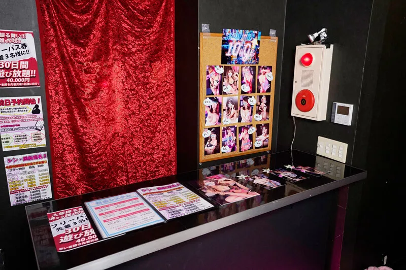 【小花のん＆紺野みいな＆さつき芽衣＆美音ゆめ＆若宮はずき＆若宮穂乃】【VR】’聖地’渋谷にグランドオープン！ 巨乳系ピンサロ「SHIBUYA 10AGE↑」 巨乳好き必見！【派手】【セクシー】【痴女】イマドキのギャルだけを厳選した最強巨乳専門店！圧倒的コストパフォーマンスで鬼MAX過激濃厚プレイ！ヌキすぎにはくれぐれもご注意ください（笑）