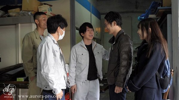 下卑た小父様たちに輪されるって蕩けちゃう…。 白桃はな