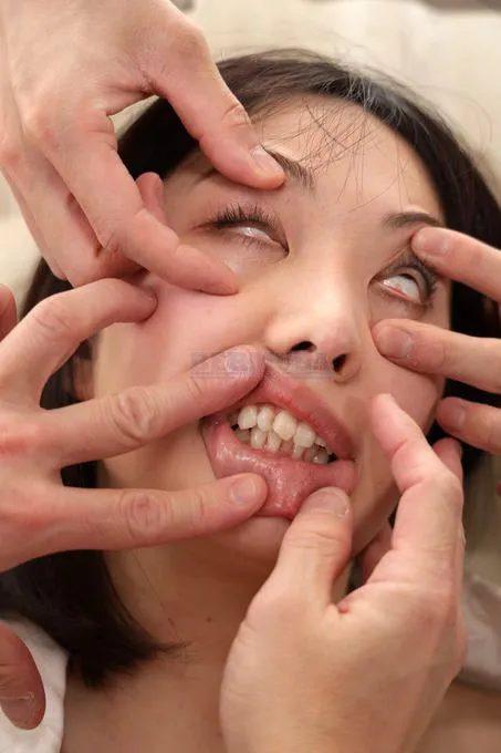 顔面パンスト！変顔羞恥調教 弥生みづき