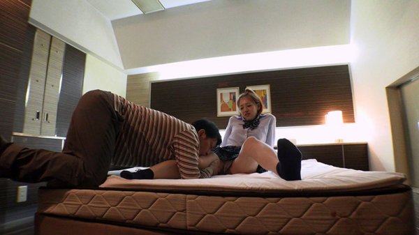 キモいおじさんとGOTOセックス！ 自粛なんて関係なし！マッチングアプリで釣りあげた18歳クソ生意気制服ギャル生駒みく（18歳）