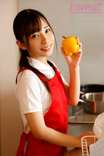 家事代行サービスで顔見知りになった男性の胃袋も玉袋も掴んじゃう料理＆床上手な 現役女子大生のご奉仕精神が爆発しちゃうM覚醒 AV Debut！ 唯名くるみ