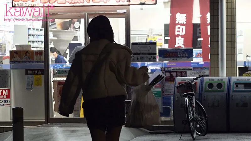 【浜辺美波似現役JD盗撮無断AV化】君の臀部をたべたい テレビ、CM、映画に引っ張りだこなあの子にそっくりなのに隙だらけでむっつりで顔より大きなお尻の美容師アルバイトみなみちゃん20歳