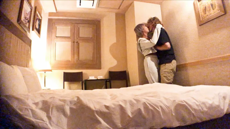 【NATSUKA】黒ギャルと日サロで、こっそり潮吹きぴゅぴゅ―露出デエト！ 激AGEマ●コを完全バグってただのスプリンクラー化ww