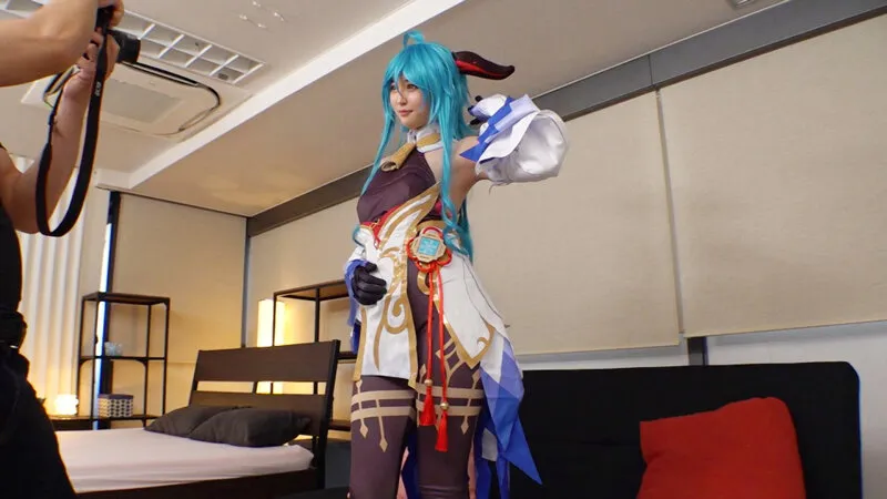 【日向ゆら】みちのく激カワレイヤーゆら22歳。色白スレンダーで敏感体質のえちえち娘のパイパンま●こに生チン挿入ナマ中出し個撮ハメ撮り！