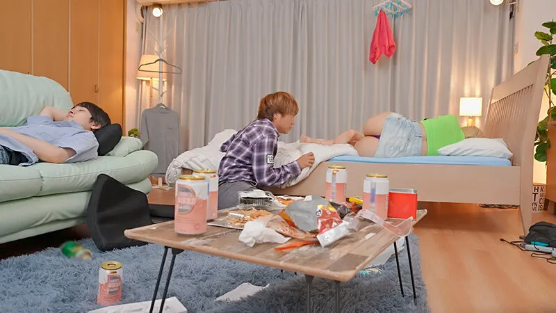 無防備なデカ尻ギャルに即ハメ！性欲モンスターになった痴女ギャルが翌日勝手に押しかけてきて満足するまで何度も中出しさせられた… 乙アリス