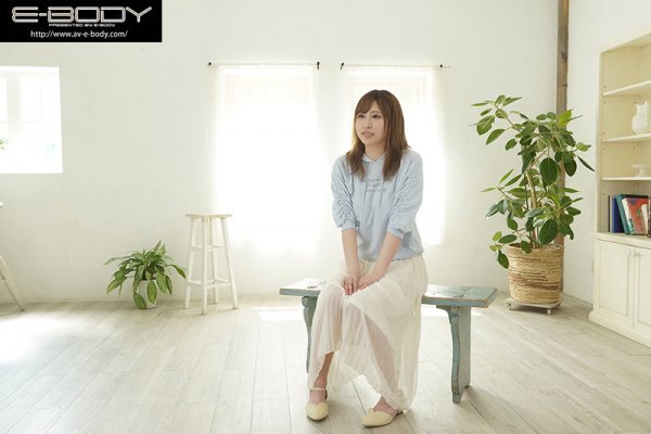 新人 AVに出演するか悩んで623日…やっぱり女優さんになりたい！夢もおっぱいも大きいおっとり色白女子大生 AVデビュー 白咲颯夏