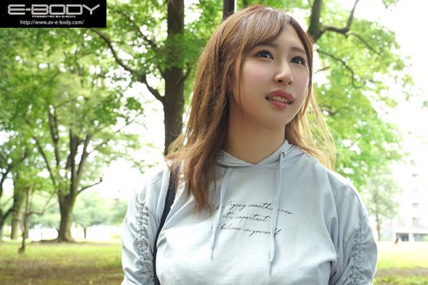 新人 AVに出演するか悩んで623日…やっぱり女優さんになりたい！夢もおっぱいも大きいおっとり色白女子大生 AVデビュー 白咲颯夏