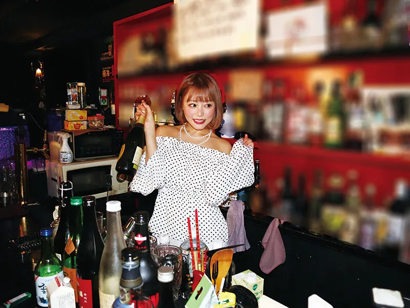 【紗々原ゆり 浜崎真緒 他】大人の社交場スナック・バーdeとんでもハプニング！！～今夜もどこかで酒池肉林～【ハプニングバー乱交】