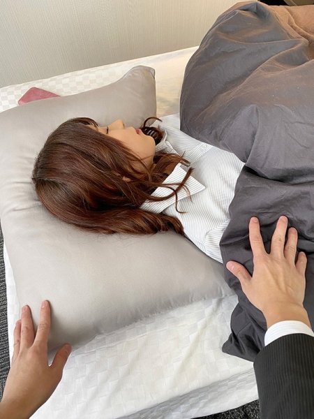 【VR】深夜1時、日帰り出張先で終電逃して【大嫌いな先輩と相部屋】に…。寝込みを襲われ、イヤがりつつも【凄テク】で絶頂連発！快楽に負け、嫌いな男のセフレ堕ち【中出し・顔射】されたIカップ爆乳OL 有岡みう