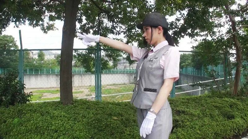 【二宮和香】現役美人駅員がAVデビュー