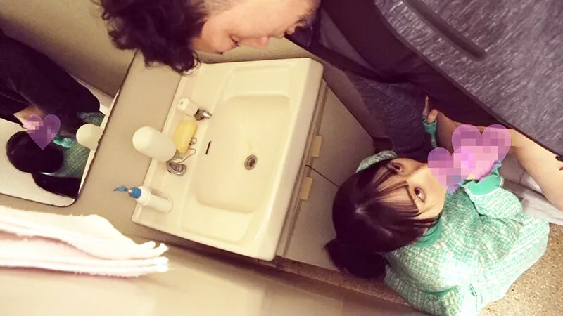 【皆月ひかる】誰か来ちゃうかも！？ 他人の迷惑顧みず個室トイレでセックスするバカップル