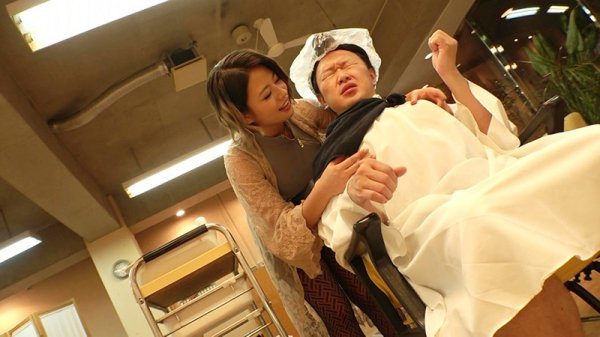 【今井夏帆】営業中のヘアサロンで巨乳美容師に誘惑されて…。店内のあちこちでハメまくる声ガマンこっそりSEX♪